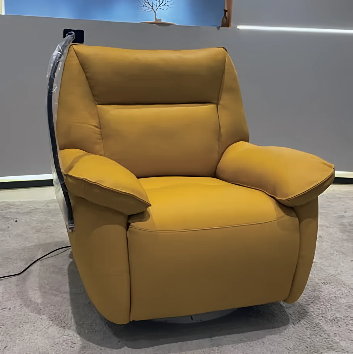 Sillón Fontecchio · Sillón reclinable mostaza de apoyabrazos acolchados