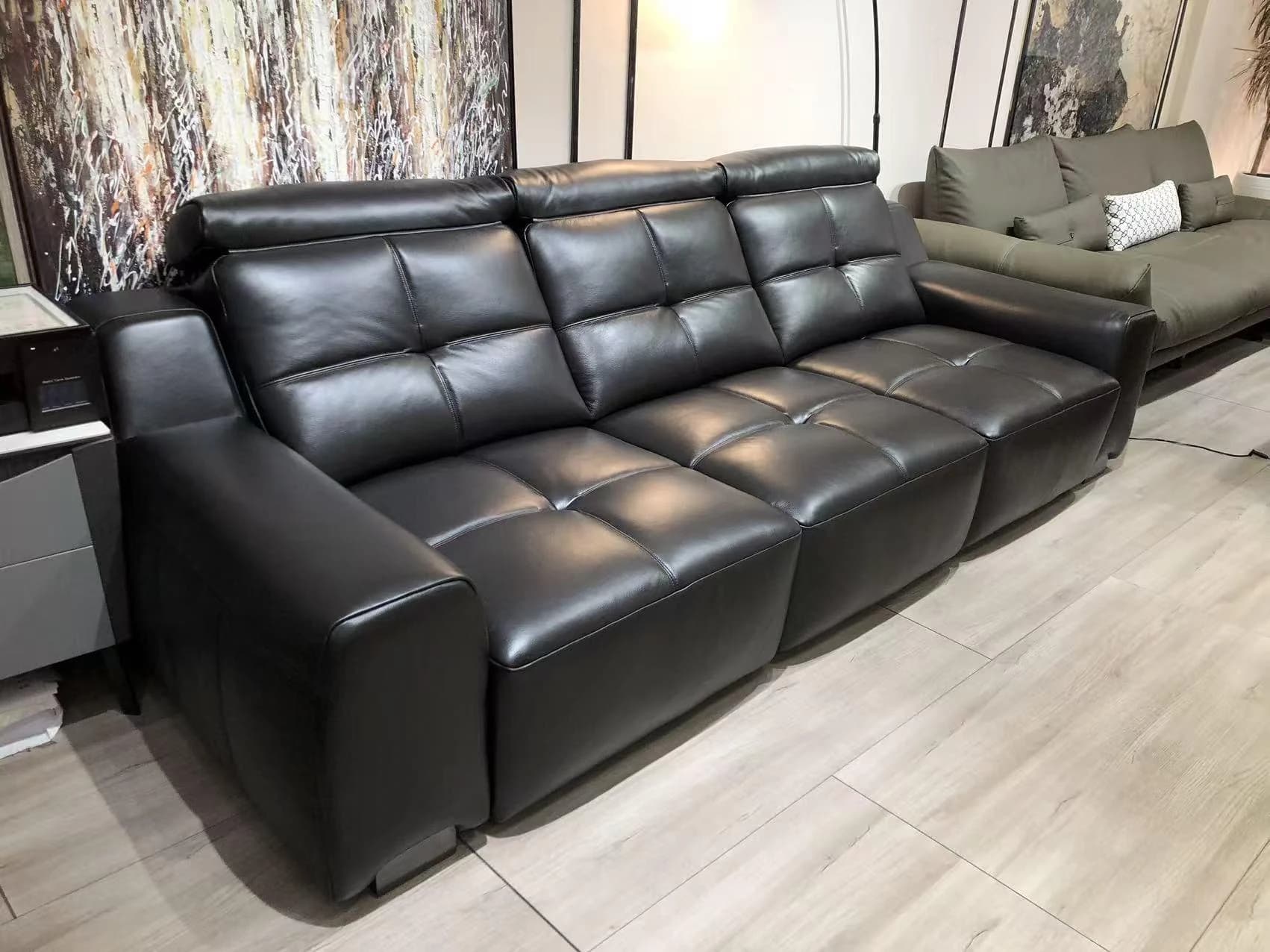 Sofá Cobijo · Sofá cama eléctrico de tres cuerpos con capitoné 320 × 110-155 cm