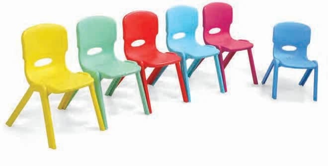 Silla Ajuar · Silla infantil apilable con calado en el respaldo