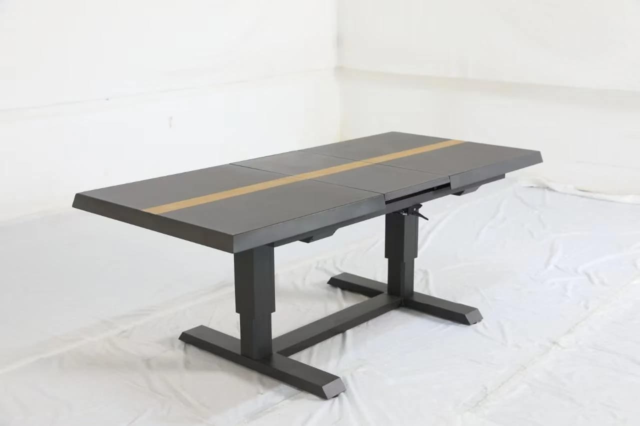 Mesa elevable y extensible de exterior con tapa bicolor