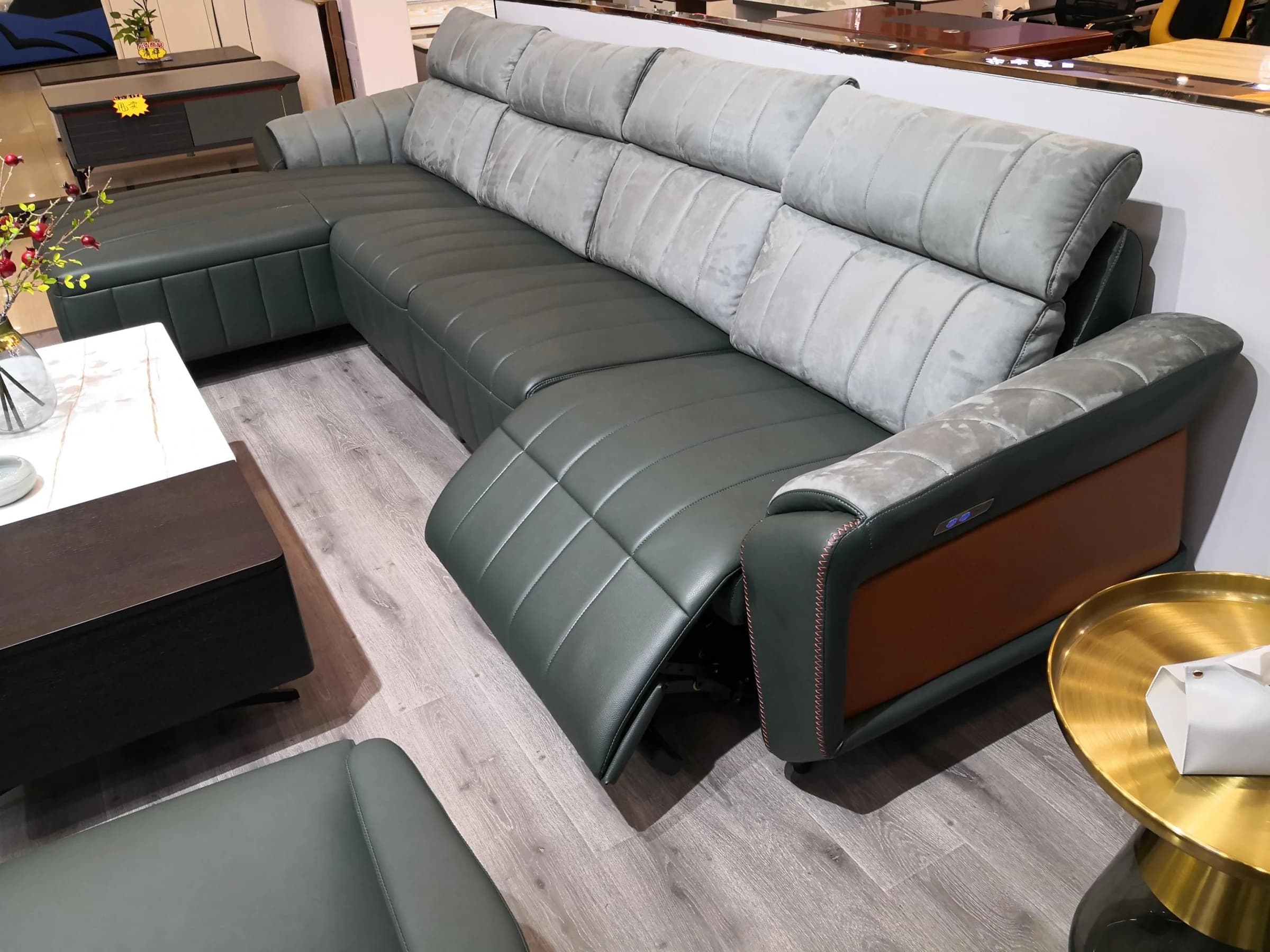 Sofá Popa · Sofá esquinero eléctrico con chaise y laterales en contraste 350 × 175 cm