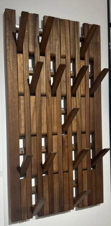 Perchero de pared vertical de listones con ganchos 55 × 105 cm