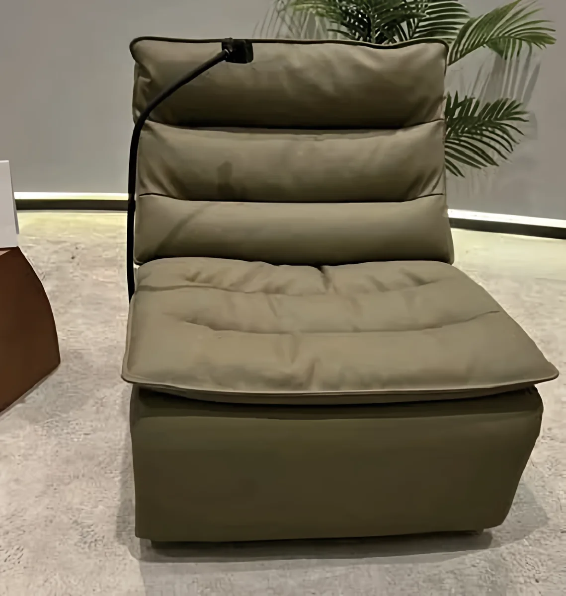 Sillón Aguamiel · Sillón reclinable oliva sin apoyabrazos 78 × 98 × 95 cm