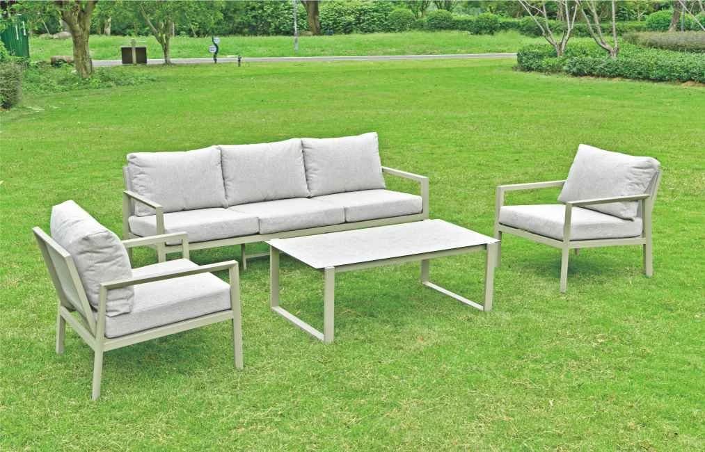 Juego de living de aluminio, mesa de vidrio símil piedra y asientos con textileno