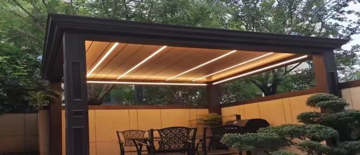 Pérgola con techo de lamas orientables, línea económica
