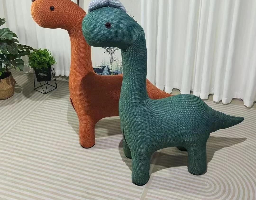 Puf Drago · Puf con forma de dinosaurio chico 91 × 34 × 100 cm