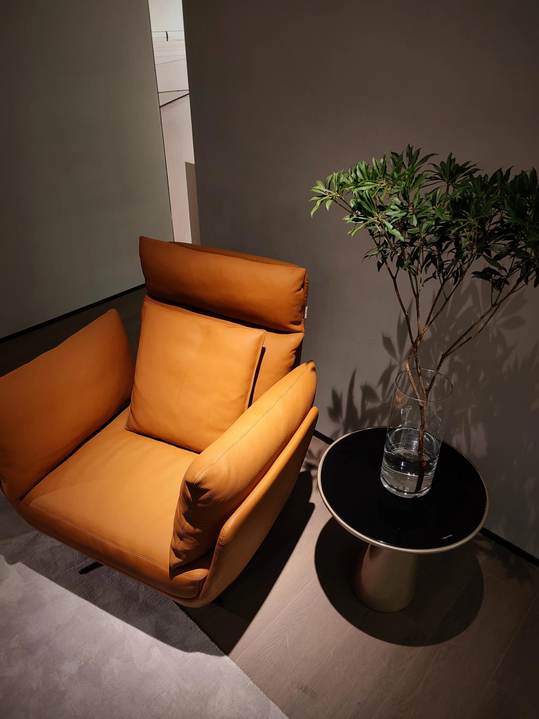 Sillón Melia · Sillón giratorio de respaldo alto con almohadón 90 × 100 cm