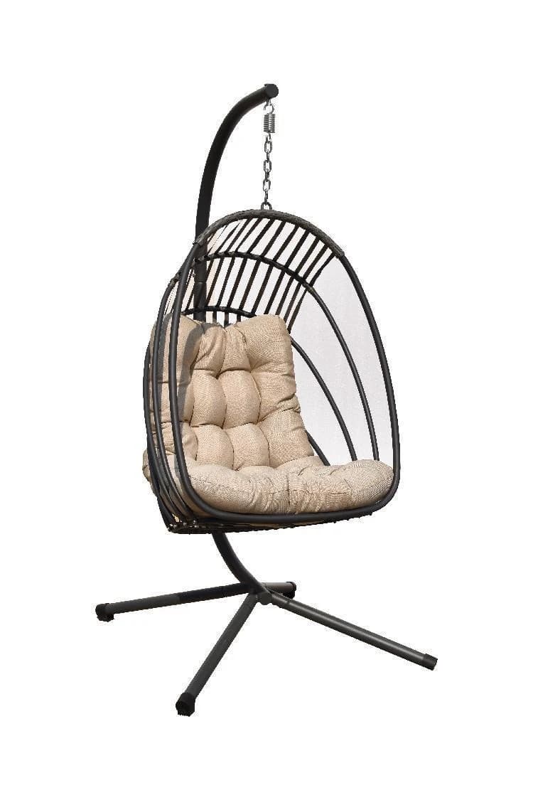 Sillón colgante tipo huevo con pie en cruz y almohadón beige