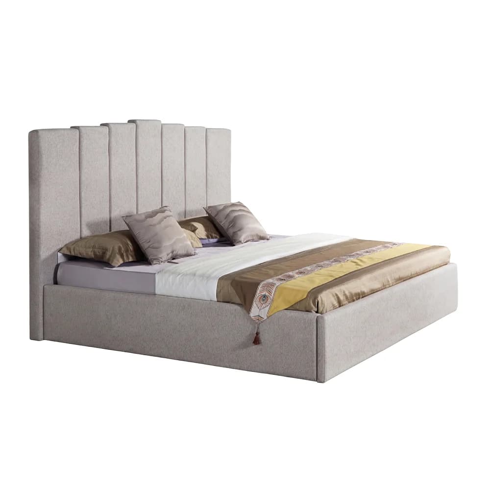 Cama tapizada con respaldo de canales verticales anchos
