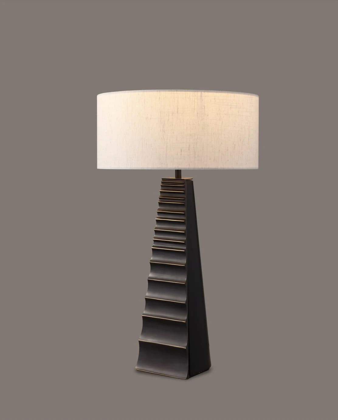 Lámpara de mesa de pirámide escalonada negra Ø 40 cm
