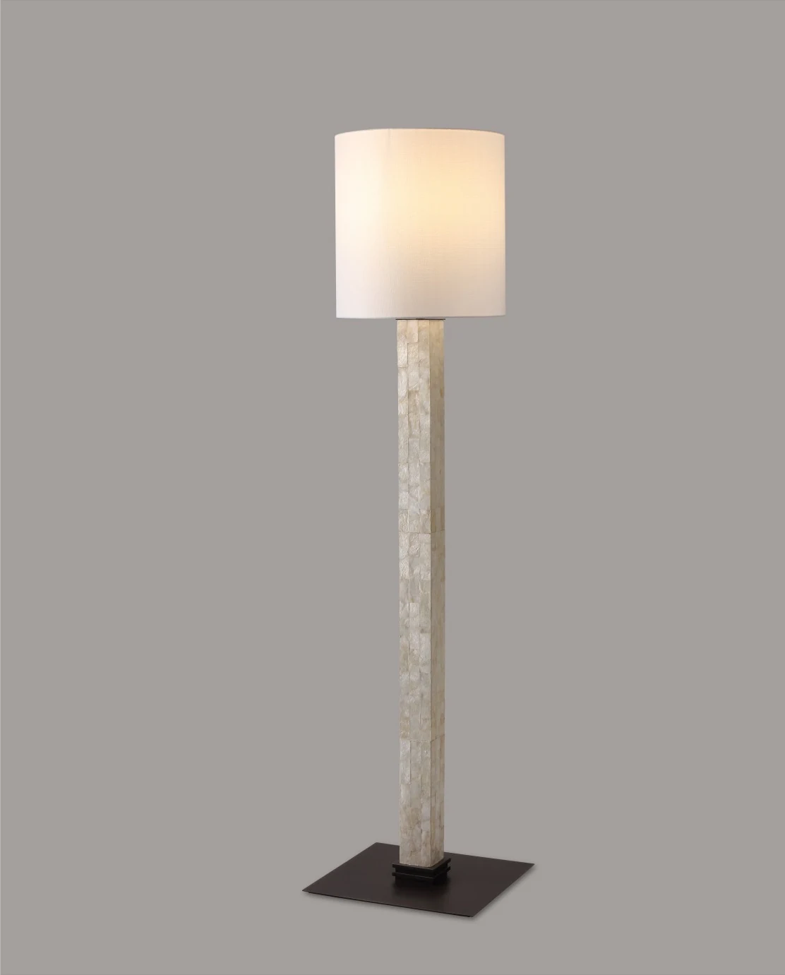 Lámpara de pie de columna de concha con pantalla cilíndrica 165 cm