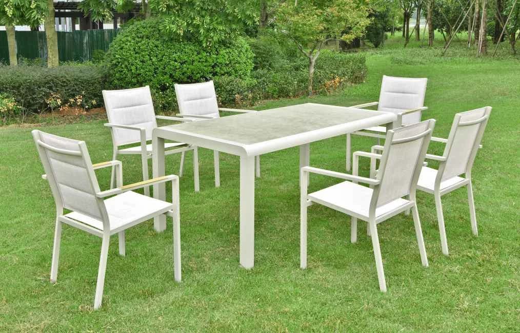 Juego de comedor de 7 piezas de aluminio, mesa de vidrio símil piedra y sillas con textileno acolchado, blanco · modelo 02