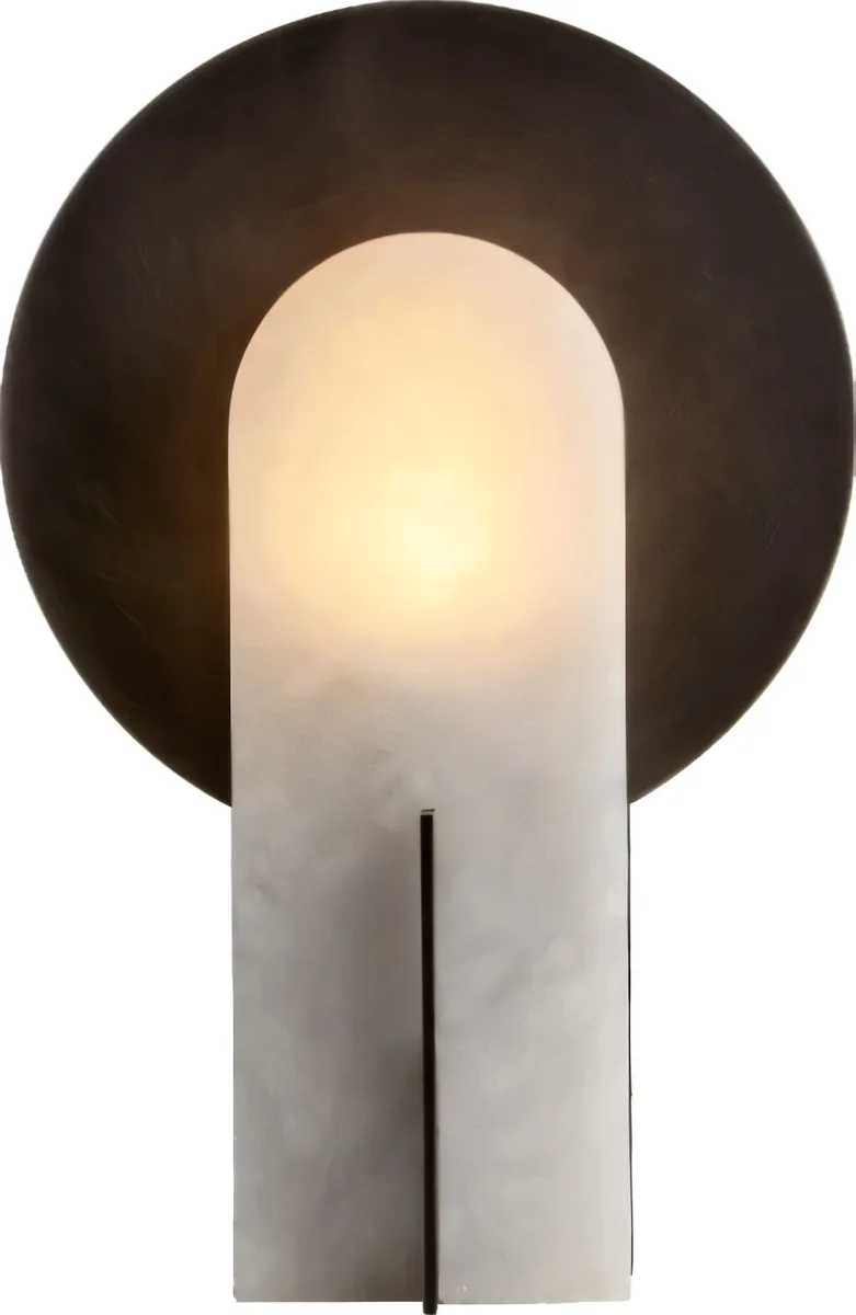 Lámpara de mesa de arco de alabastro con disco color latón envejecido