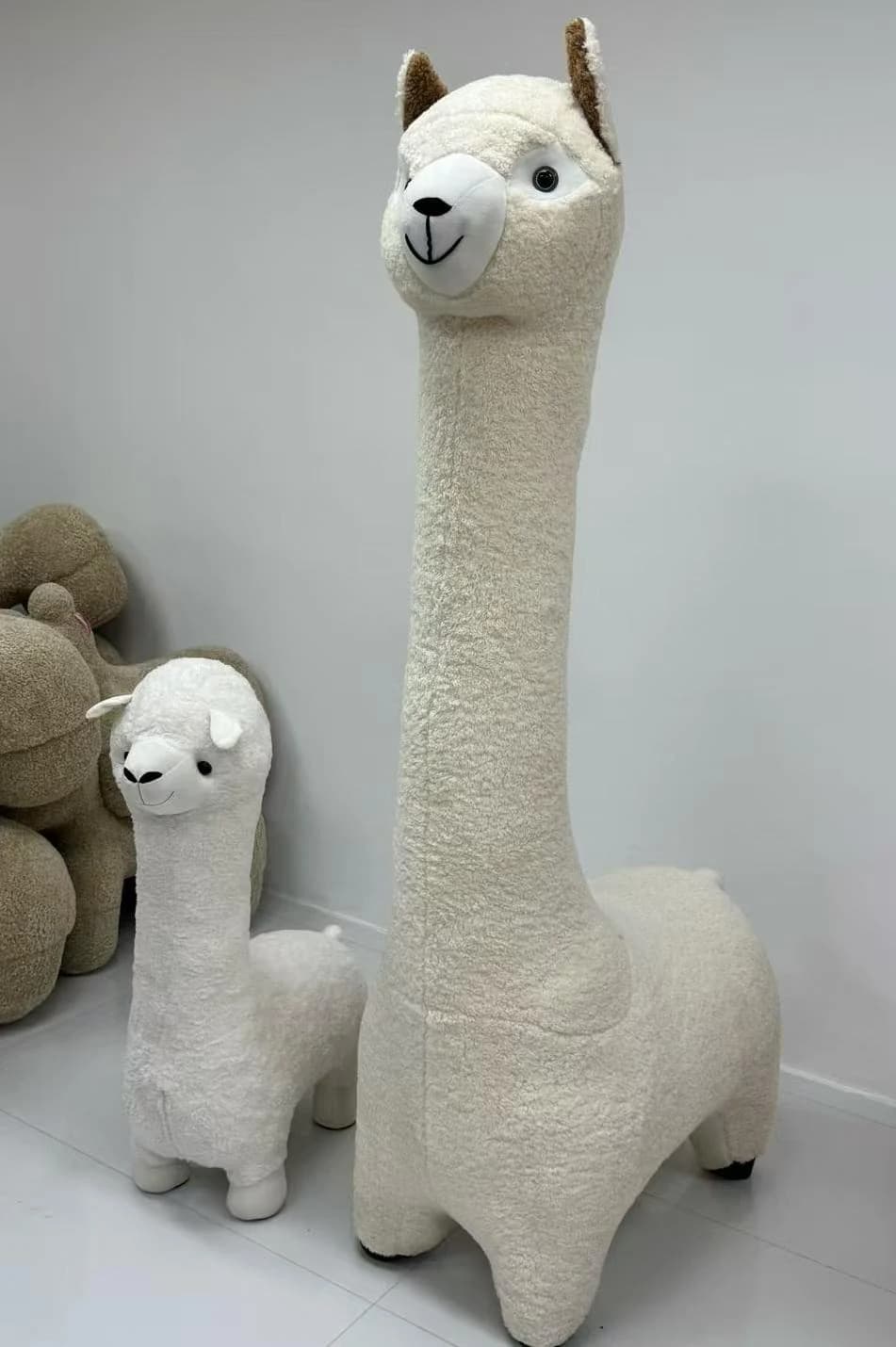 Puf Calaf · Puf con forma de llama grande 130 × 53 × 200 cm