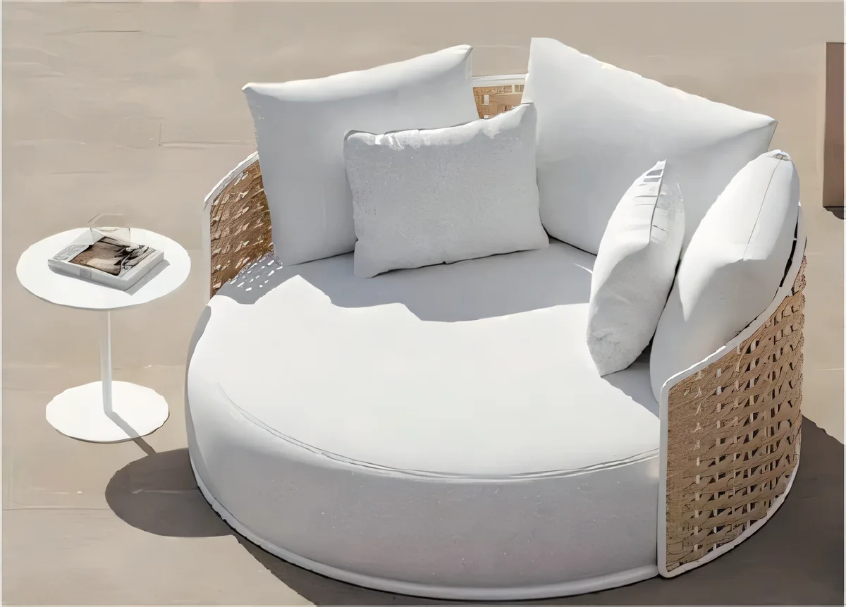 Daybed redondo con respaldo tejido y almohadones