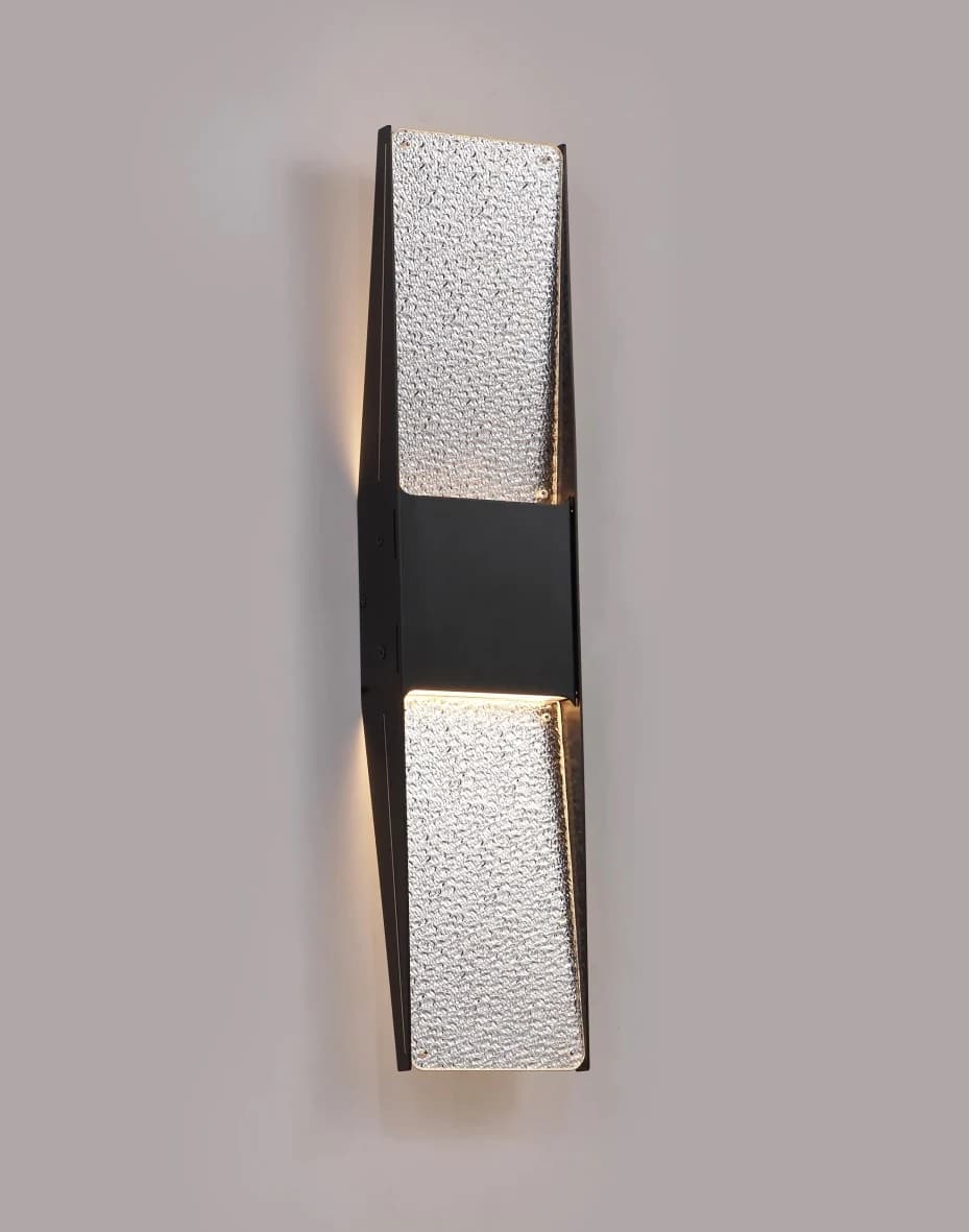 Aplique vertical de láminas metálicas negras texturadas 58 cm