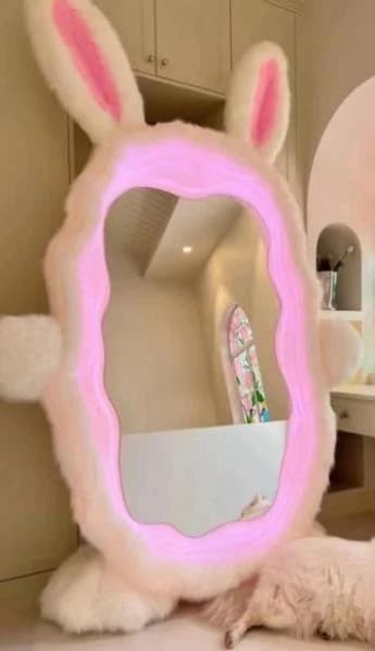 Espejo con marco símil peluche y orejas de conejo, con luz, 236 cm