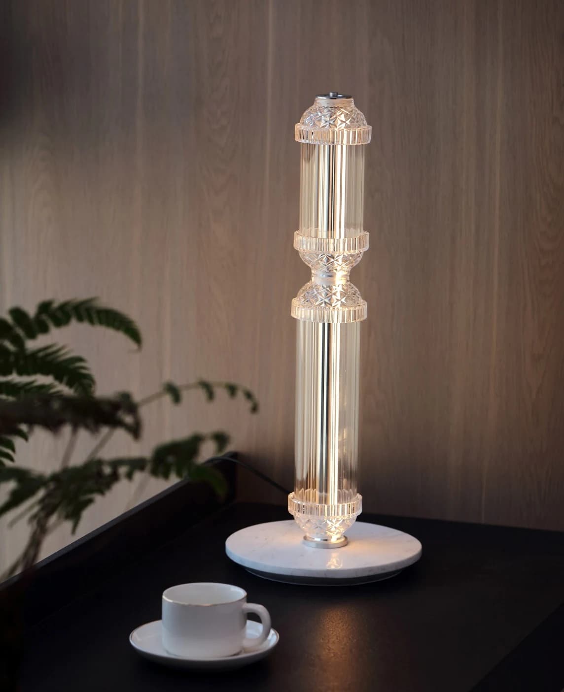 Lámpara de mesa de columna de vidrio tallado con base de mármol blanco Ø 20 cm