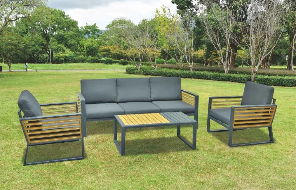 Juego de living de aluminio, mesa de listones de aluminio y asientos con almohadones