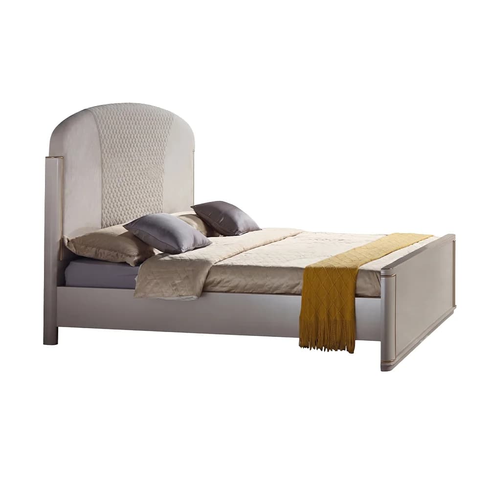 Cama con respaldo en arco y acolchado en rombos