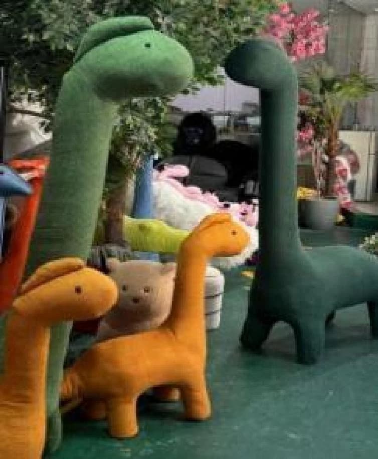 Puf Jorba · Puf con forma de dinosaurio de cuello largo