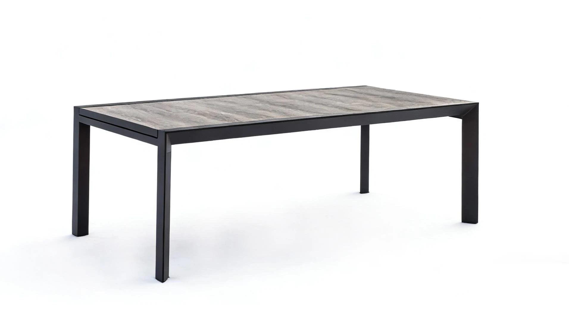 Mesa de comedor extensible de exterior con tapa símil piedra y estructura negra