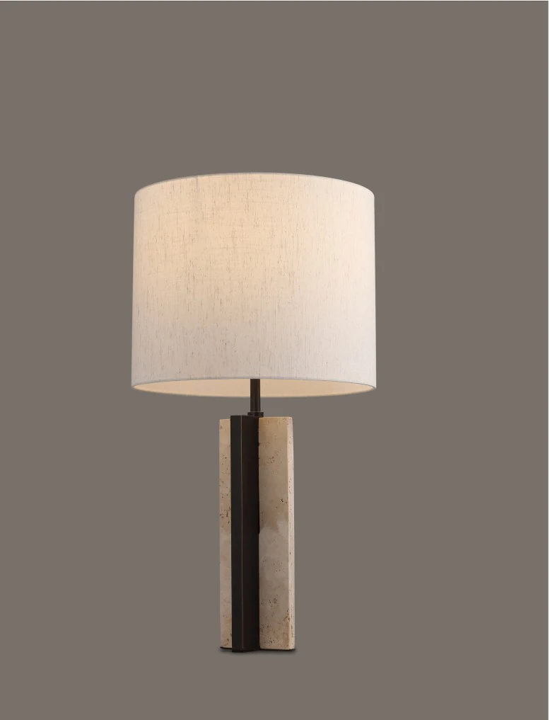 Lámpara de mesa de prisma de travertino y metal Ø 38 cm