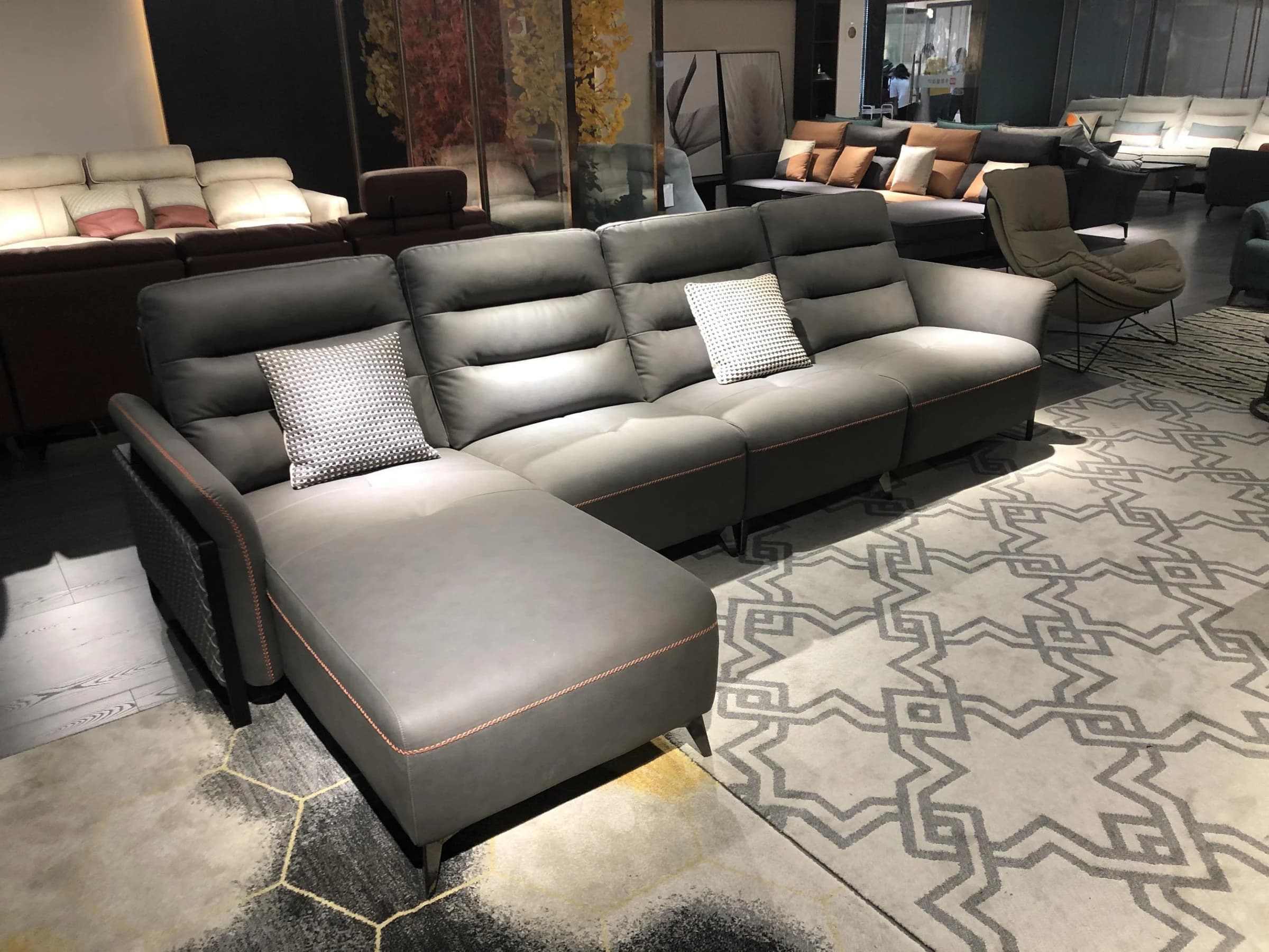 Sofá Siesta · Sofá esquinero eléctrico con chaise y laterales capitoné 330 × 170 cm