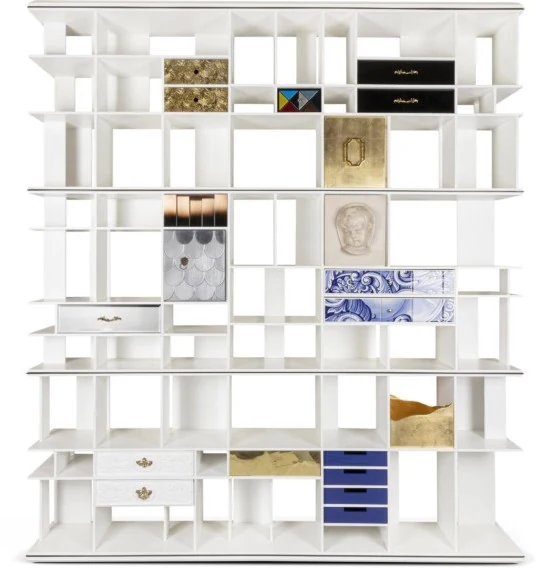 Biblioteca de nichos irregulares con cajones