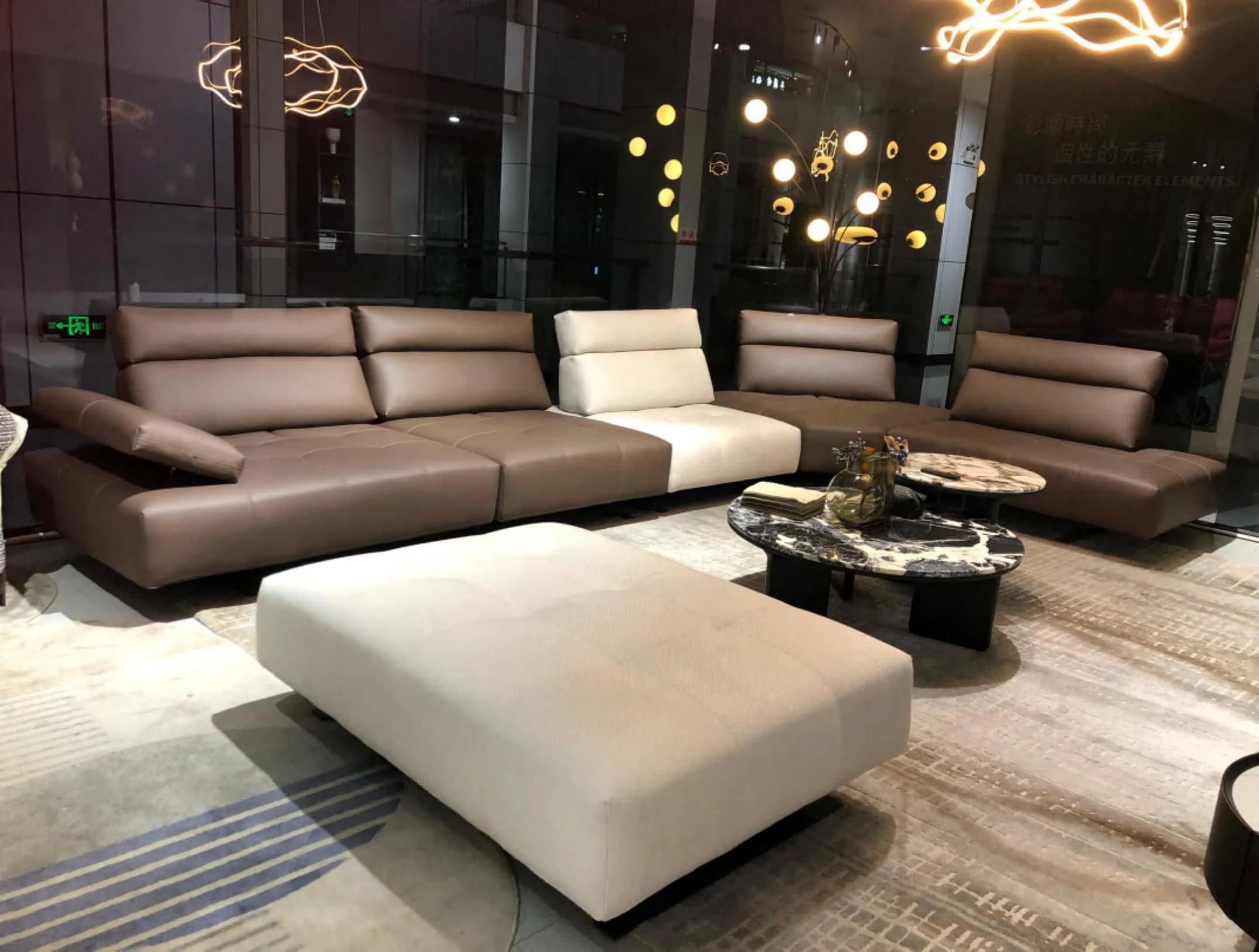 Sofá Tormes · Sofá esquinero modular con puf 468 × 268 cm