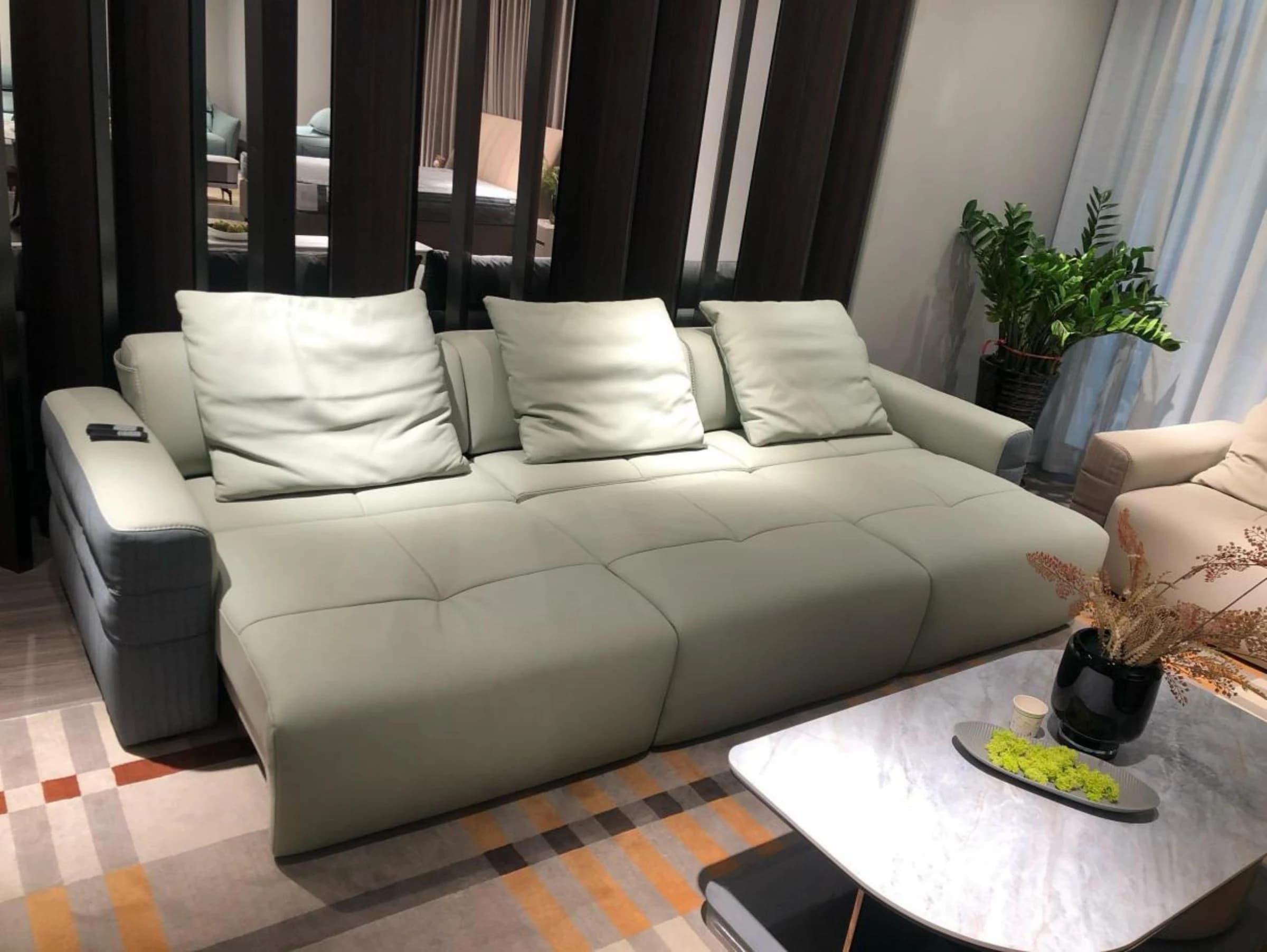 Sofá Tregua · Sofá cama eléctrico de tres cuerpos con brazos anchos 328 × 105 cm