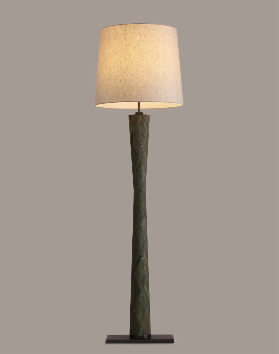 Lámpara de pie de fuste torneado revestido en corteza 157,5 cm